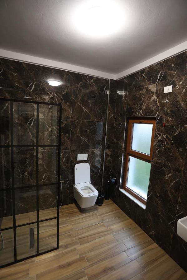 House Of Horses Shtepia E Kuajve 3* Korce